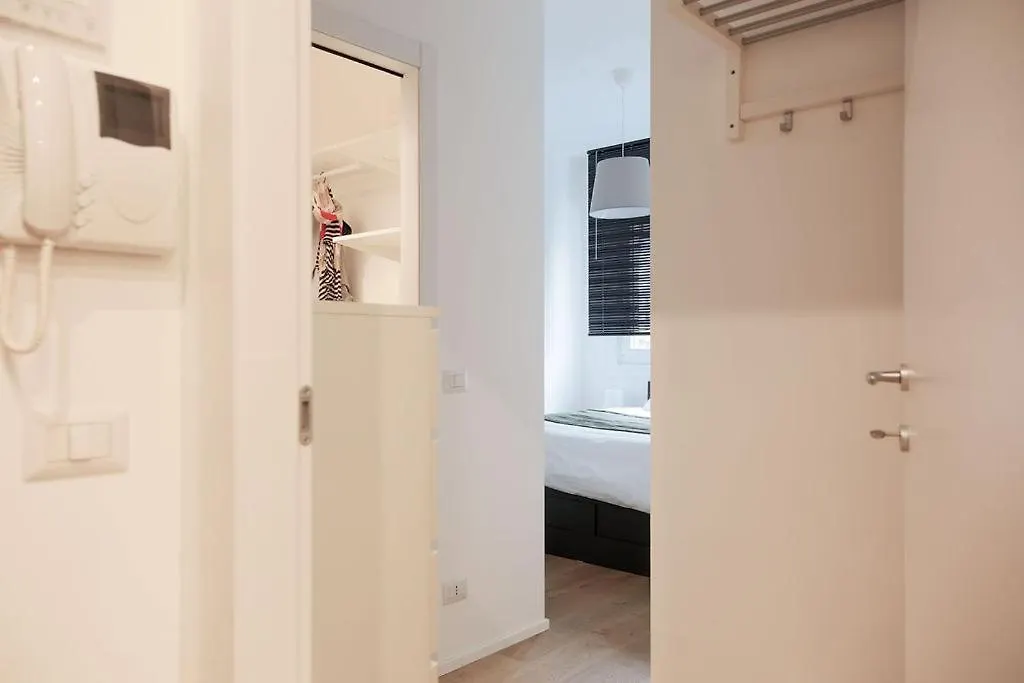 The Best Rent - Comfortable One-Bedroom Apartment Near Porta Romana Milaan 0*,